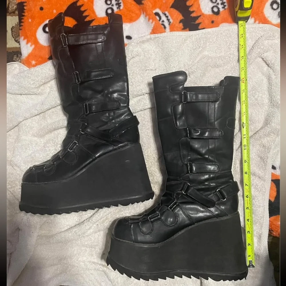 Hot topic size 11 vintage mall goth platform
Boots - Picture 13 of 15